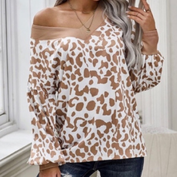 Woman’s Flattering  Animal Print Brown & White Long Sleeve V Neck Blouse - Picture 5 of 7